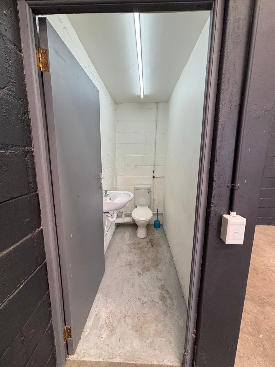 To Let commercial Property for Rent in Peerless Park Western Cape